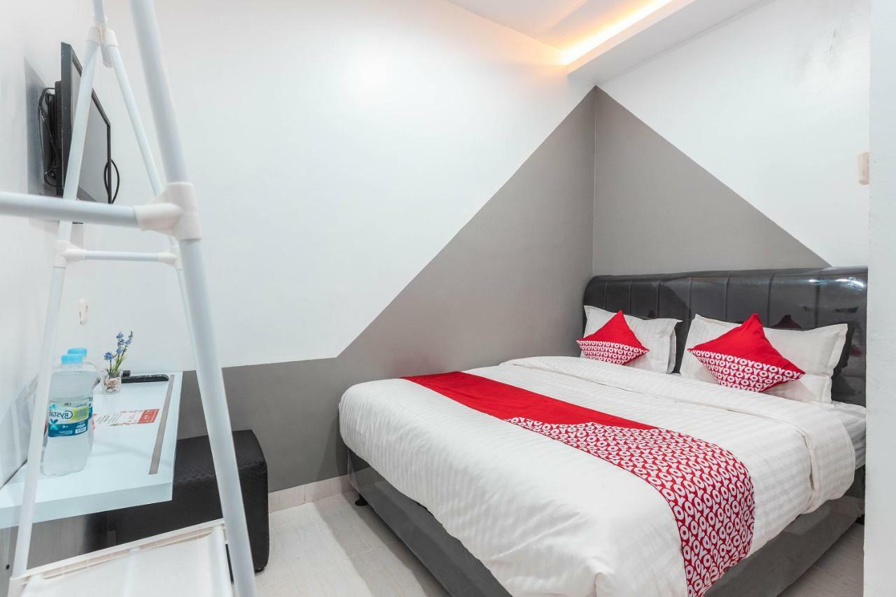 Oyo 1070 Kuningan Hotel